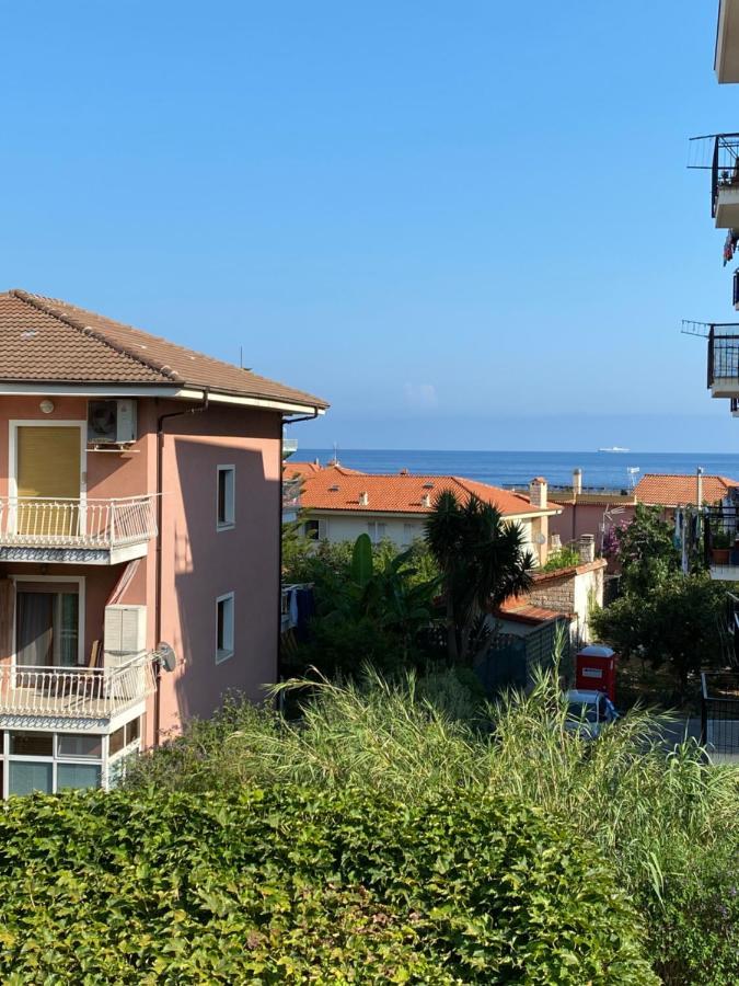 Appartamento Vicino Al Mare Con Parcheggio Riva Ligure Extérieur photo